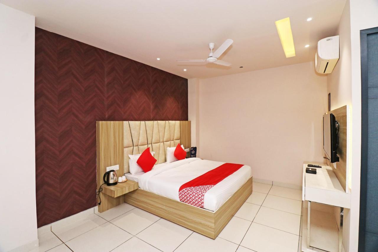 Oyo 26833 Cabana Meerut Exterior foto
