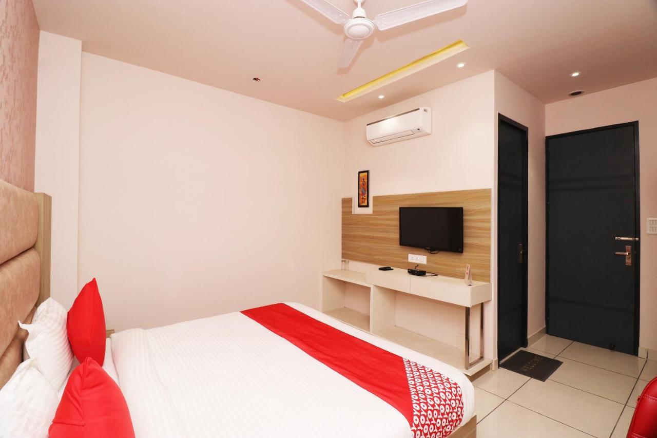 Oyo 26833 Cabana Meerut Exterior foto